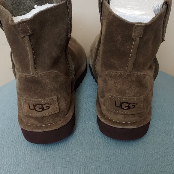 🐸  NWOT UGG Boot - Picture 5 of 11